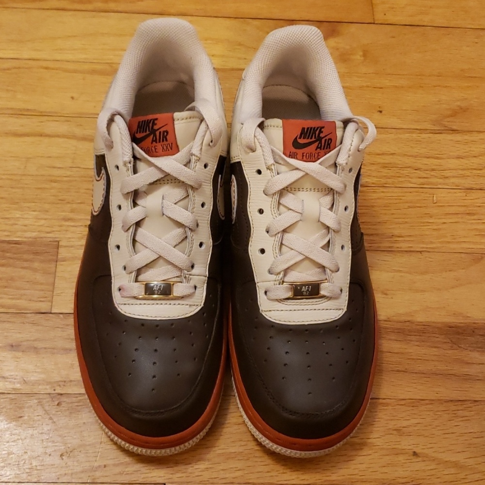 AF1